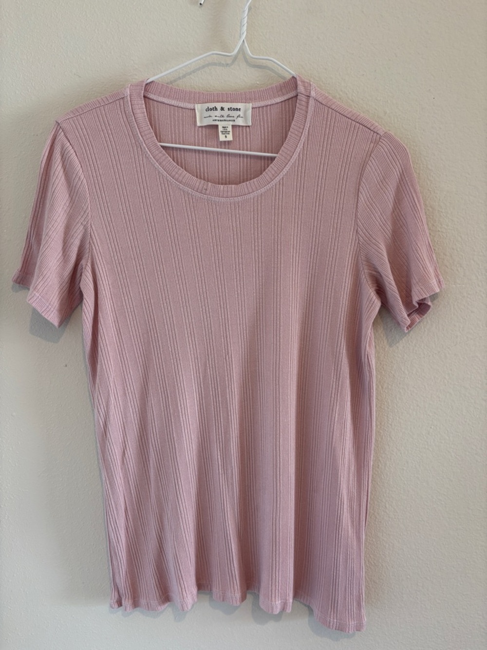 Anthropologie Pink Ribbed Fitted Short Sleeve Tee crew neckline spandex material